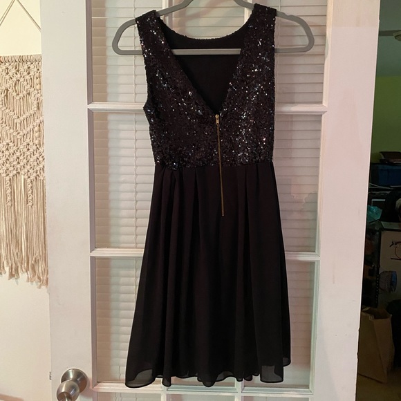 Black dress with sequins - Picture 2 of 2